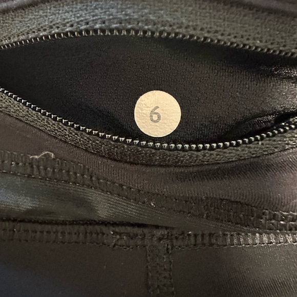 Lululemon chase me crop II size 6 VGUC BLACK LEGGINGS - Picture 9 of 11